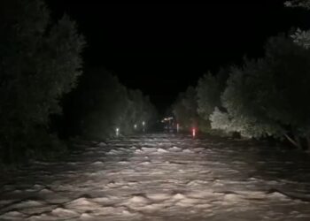 Reshje të dendura shiu në Zadrimë, bllokohet rruga në Fishtë