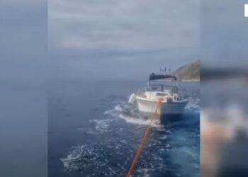 Gjiri i Gramës/ Mjeti pësoi defekt gjatë lundrimit, Policia shpëton 3 peshkatarët