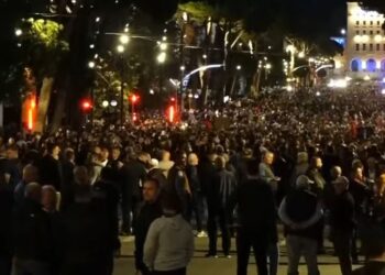 Opozita nis mosbindjen civile, protestuesit bllokojnë automjetet