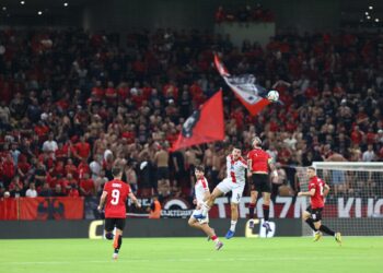 UEFA gjobit FSHF-në për incidentet e shkaktuara nga tifozët shqiptarë