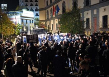 Kryetari i degës nr.5 të PD-së në Tiranë shoqërohet nga policia