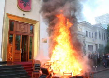 Djegia e karrigeve në Kuvend, SPAK merr vendimin për deputetët e PD