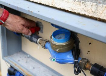 Pësojnë defekt sahatet e ujit në Korçë