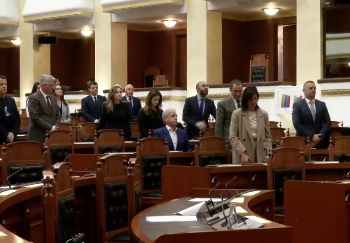 Demokratët mbajnë 1 minutë heshtje për Martin Canin, Spiropali kundërshton