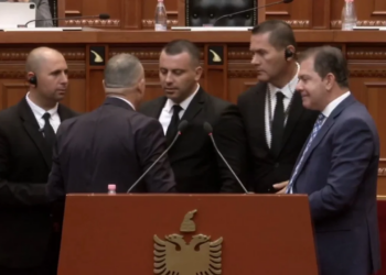 Tensione në Parlament, Dogjani përplaset me Gardën