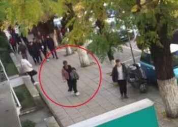 U kërkonte para duke i kërcënuar, në pranga 43-vjeçarja