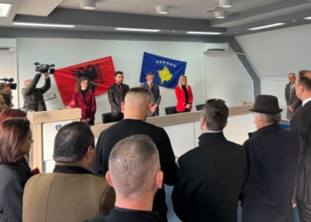 Zveçani mban për herë të parë seancë solemne për 28 Nëntorin