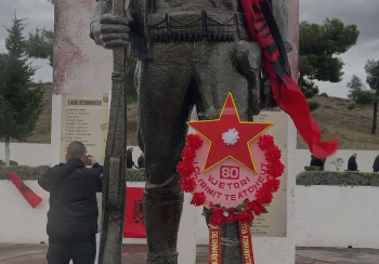 Simbolet e komunizmit rikthehen në Shkodër në 80-vjetorin e Çlirimit