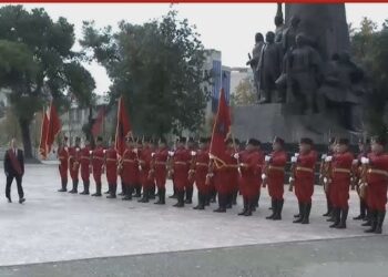 Homazhe për Heronjtë e Çlirimit në mbarë vendin