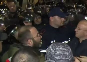 “Efektivët pa numër identifikimi”/ Bardhi akuza ndaj policisë