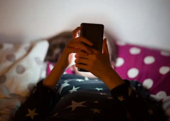 Australia ndalon fëmijët të përdorin rrjetet sociale