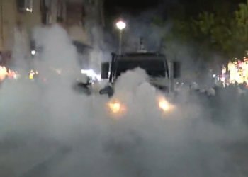 Policia hedh ujë me lëndë djegëse ndaj protestuesve