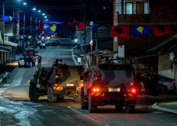 Dhjetëra makina të KFOR-it drejt veriut të Kosovës