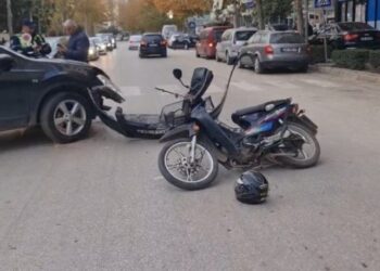 Aksident në Fier, makina përplaset me motorrin