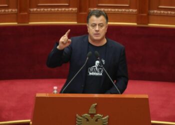 Noka në Kuvend: Ministrat në luks, pensionisti merr sa një qen