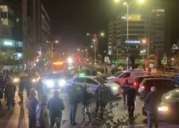 Protesta e opozitës, policia lejon kalimin në disa akse të bllokuara