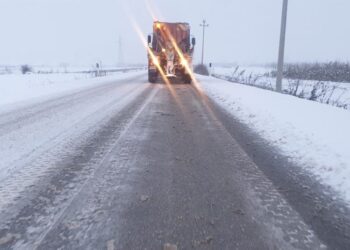 Dëborë në Korçë/ Policia rrugore apel qytetarëve: Zbatoni rregullat e qarkullimit