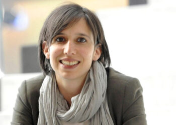 Schlein inspekton kampin e emigrantëve në Gjadër