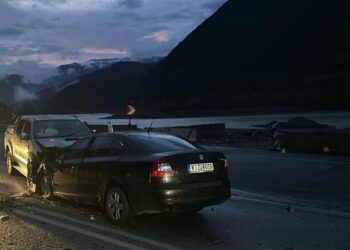 Aksident në Xibrakë, drejtuesit e automjeteve përfundojnë në spital