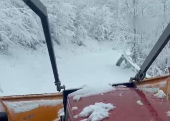 Reshje dëbore në Korçë, probleme me energjinë