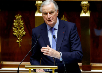 Rrëzohet qeveria në Francë