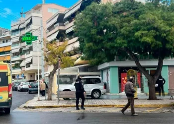 Të shtëna me automatik në Athinë