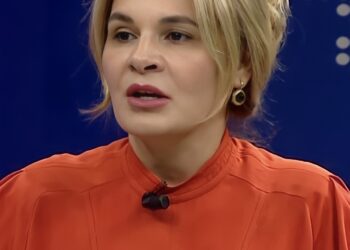 E shoqëruar sërish nga e bija, Monika Kryemadhi shfaqet në Apel