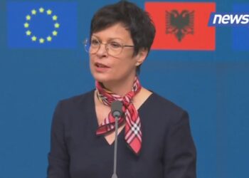 Çelja e Kapitullit 6/  Komisionerja për Zgjerimin uron Shqipërinë