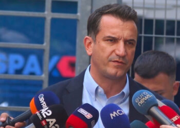 Koloneli i hajdutëve përballë drejtësisë, por ende në detyrë