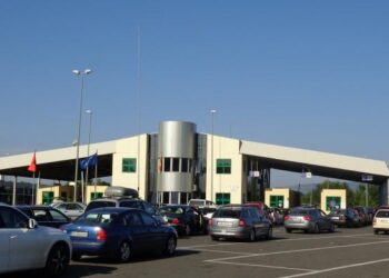 Tentoi të kalonte mallra kontrabandë, arrestohet 42-vjeçari në Muriqan