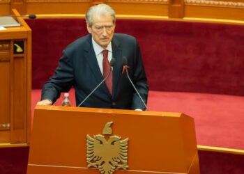 “Balluku solli modelin e loteve”, Berisha: Unë përfaqësoj socialistët më shumë se ju