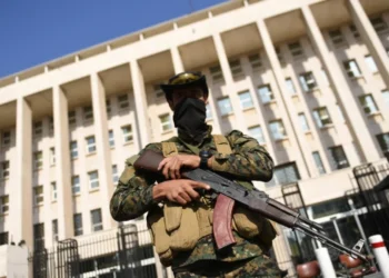 Siri/ Ish-kryeministri pranon t’i dorëzojë pushtetin rebelëve