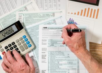 Ligji i ri mbi të ardhurat/ Punonjësit nënshkruajnë deklaratën e statusit personal