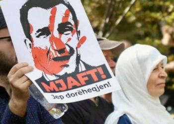 Opozita protestë para Bashkisë Tiranë