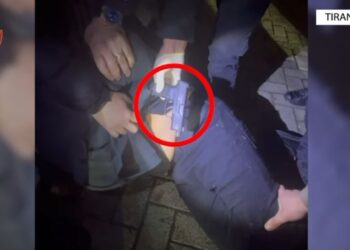 Me armë në brez gati për qitje, arrestohet 34-vjeçari