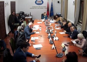 Komisioni i Medias do kërkojë ndërprerjen e garës për drejtorin e RTSH-së