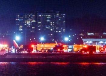 Avioni me 64 pasagjerë në bord përplaset me helikopterin e ushtrisë amerikane