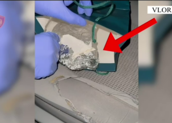 Dy të arrestuar në Vlorë, transportonin drogë me vlerë 800 mijë euro