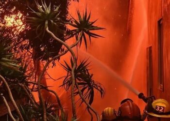 Zjarret shkatërruese në Los Angeles: 10 viktima, mijëra evakuime