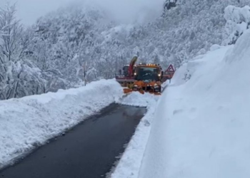 Veriu përfshihet nga dëbora, probleme me energjinë në disa fshatra