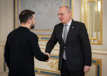 Ministri Hasani viziton Ukrainën, takon Zelenskyn dhe liderët e tjerë