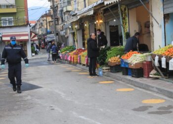 Protestë në tregun e Kombinatit/ Qytetari: Këtu nxjerrim bukën e gojës