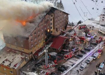 Tragjedi në Turqi/ Zjarri përfshin një qendër skish, humbin jetën 10 persona