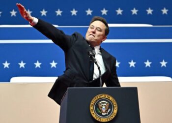 Elon Musk reagon pas kritikave për përshëndetje naziste