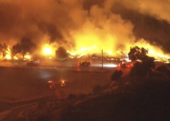 Zjarret shpërthejnë sërish në Kaliforni, mijëra të evakuar