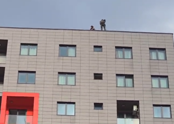 DETAJE/ Vajza e mbyllur në banesë në Astir, RENEA gjen armë