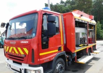 Zjarr në qendrën e azil-kërkuesve në Babrru, evakuohen banorët