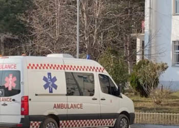Spitali i Tropojës në krizë, pacientët detyrohen të marrin ndihmë në Gjakovë