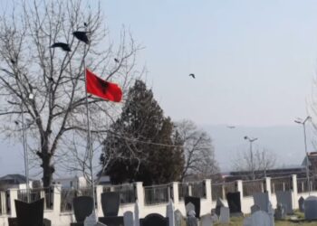 Absurditeti në Serbi: Të vdekurit shqiptarë figurojnë gjallë, identiteti në rrezik
