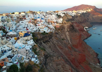 Panik në Greqi, paralajmërim për aktivitet sizmik në Santorini